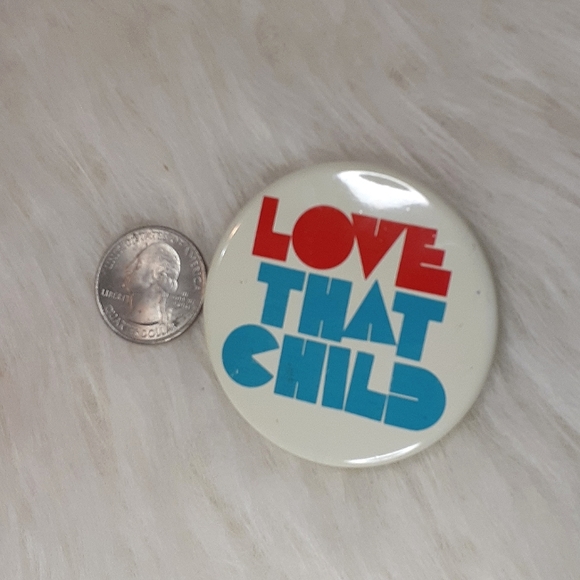 💜Vintage Love That Child Pinback Button - Picture 7 of 8